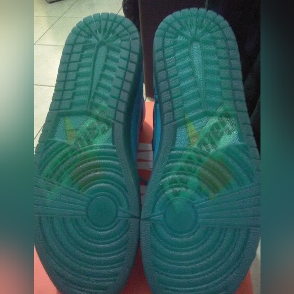 BNIB FIRST JORDAN NIKE GATORADE SERIES AIR JORDAN ONE RETRO HI RARE BLUE LAGOON - Picture 2 of 16